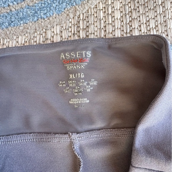 Assets by Spanx Women’s Red Hot Label Size XL Faux Leather Striped Gray Leggings - Picture 4 of 5